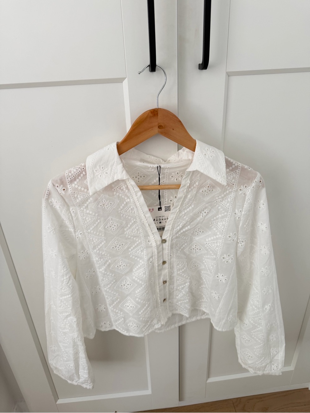 Zara White Eyelet Button-Front Crop Shirt